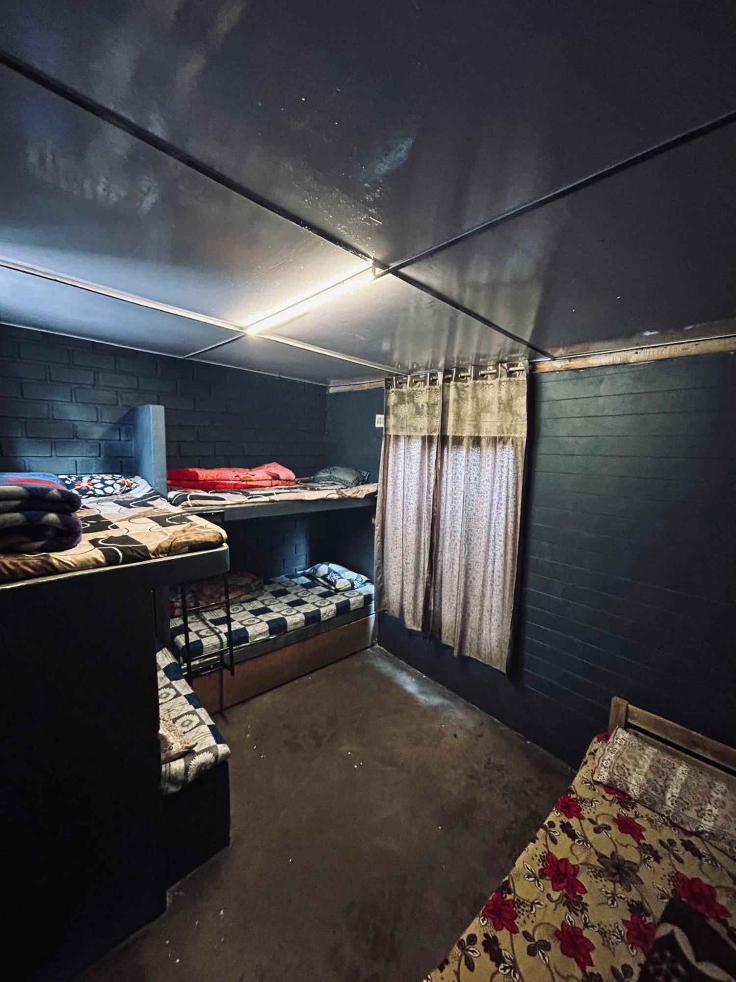 Isabella Hostel Шилонг Екстериор снимка
