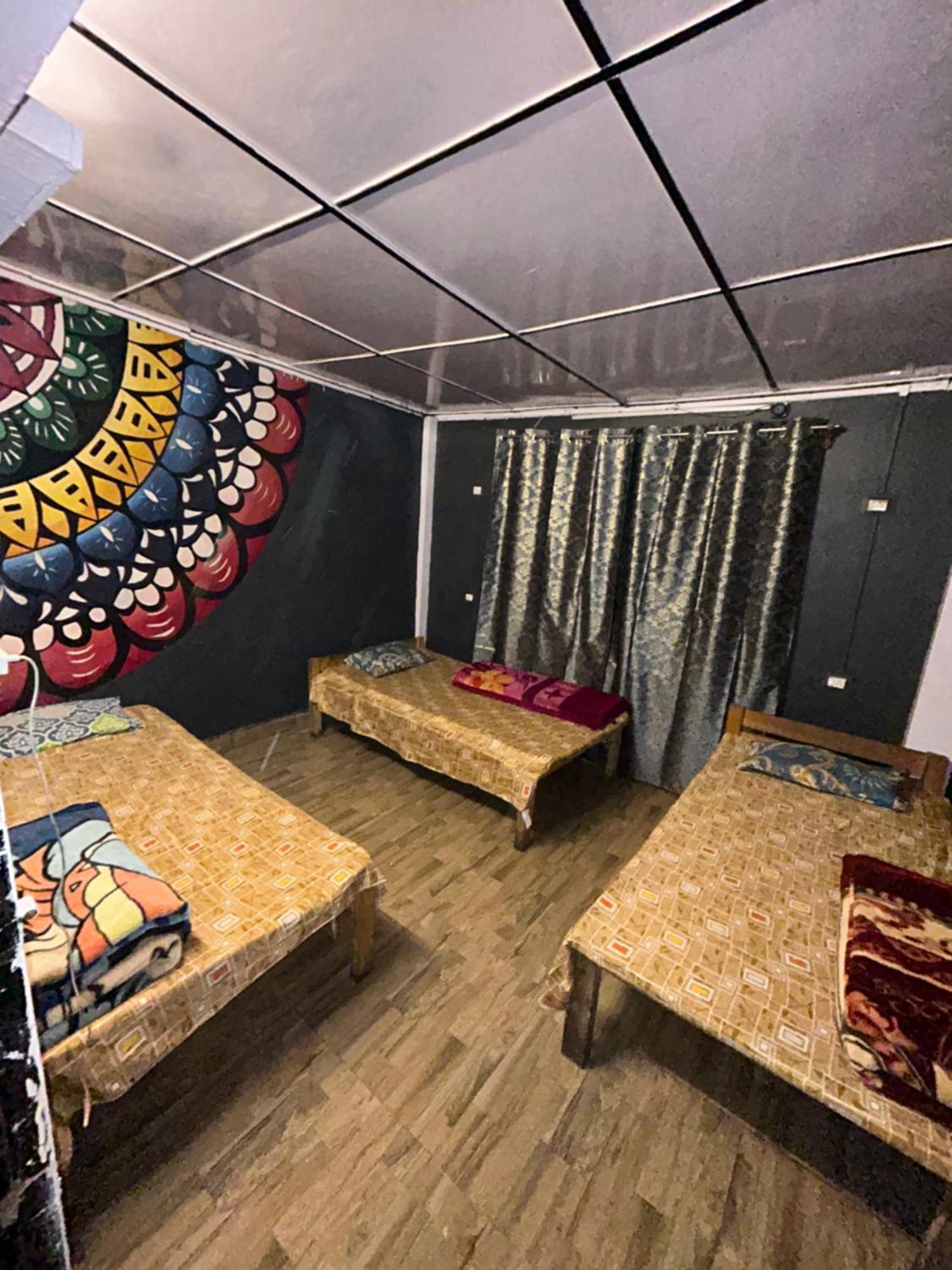 Isabella Hostel Шилонг Екстериор снимка