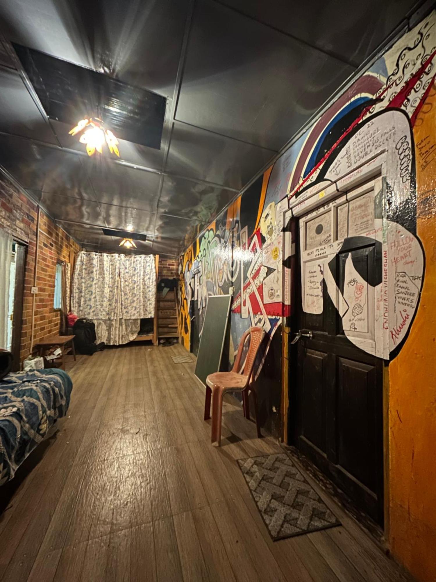 Isabella Hostel Шилонг Екстериор снимка