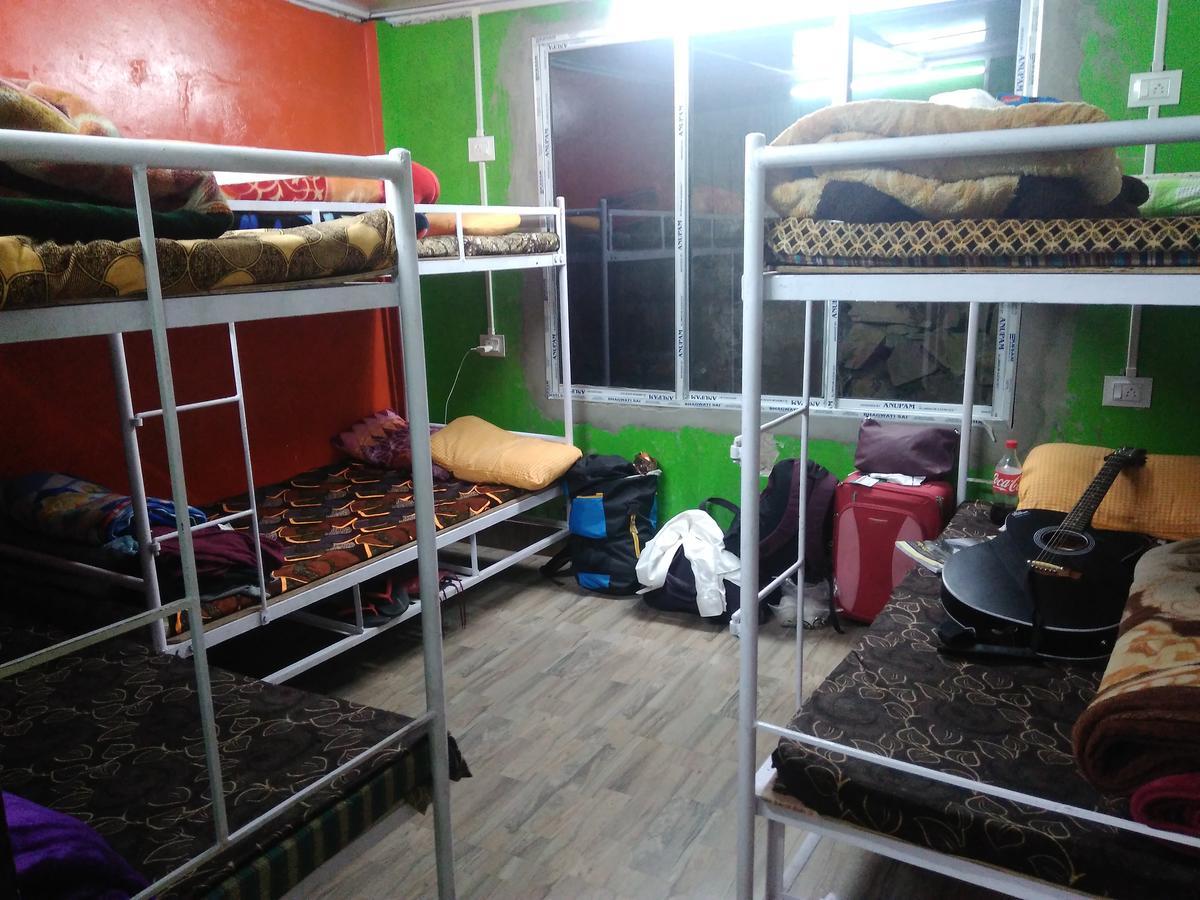 Isabella Hostel Шилонг Екстериор снимка